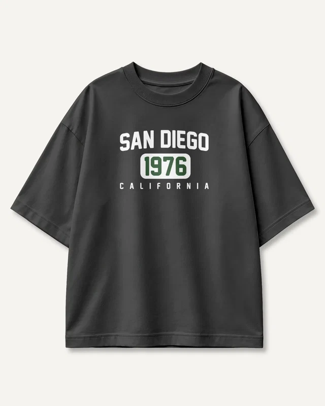 San Diego 1976 California Oversized T-Shirt in Black — front