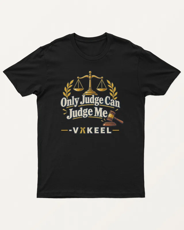 Only Judge Can Judge Me Vakeel Regular T-Shirt in Black — front